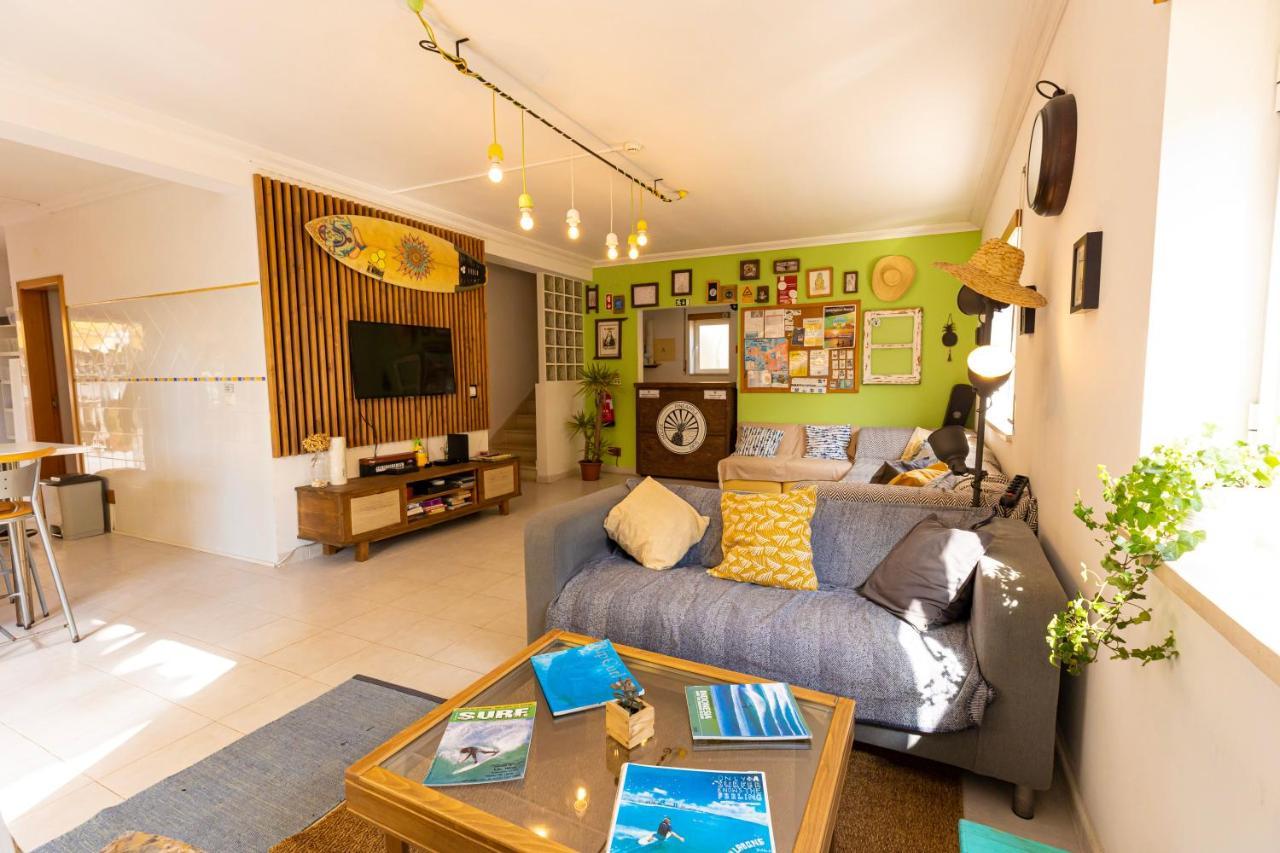 아토우기아다발레이아 Pineapple Surf House 호스텔 외부 사진
